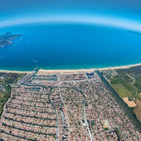 Chavicoto By Interhome * Empuriabrava