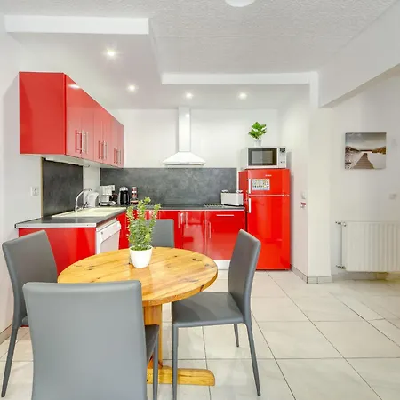Chavicoto By Interhome * Empuriabrava