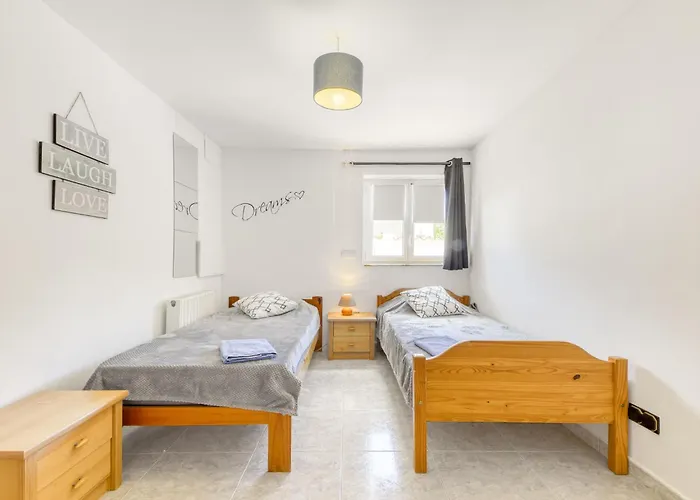 Chavicoto By Interhome * Empuriabrava